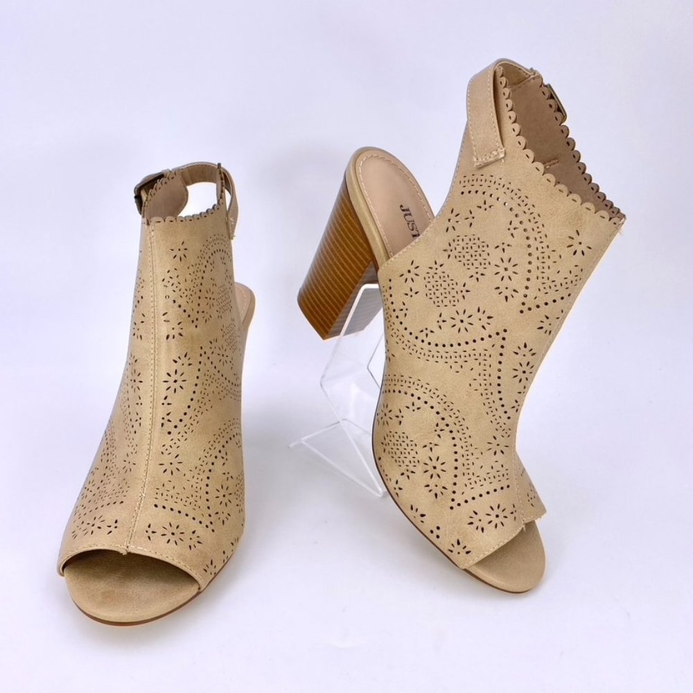 JUST FAB TAUPE 9.5 BOHO PERFORATED SHOOTIE W/ BUCKLE ANKLE STRAP 3.5 BLOCK HEELS